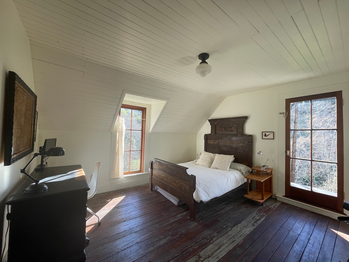 The Quintessential Farmhouse on the Lost Coast