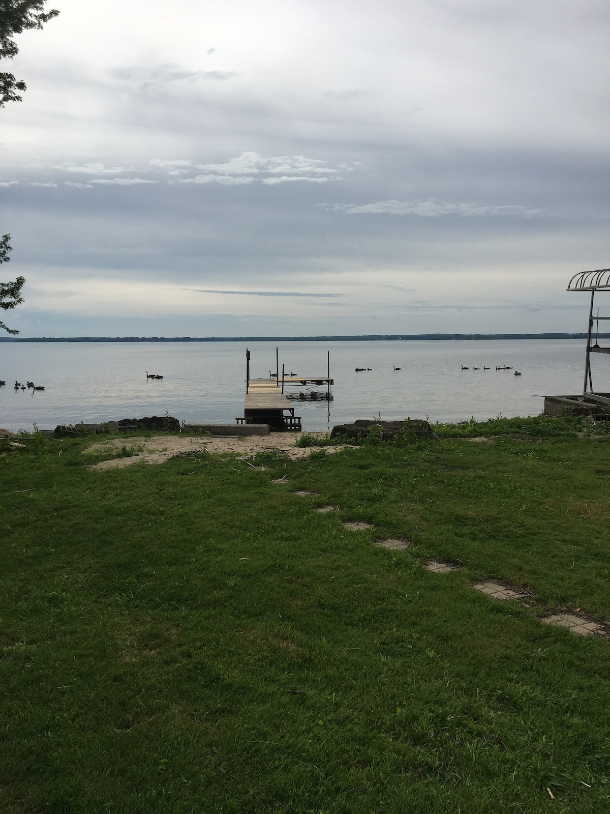 位于科什科农湖（ Lake Koshkonong ）的甜蜜海滨，带大房子