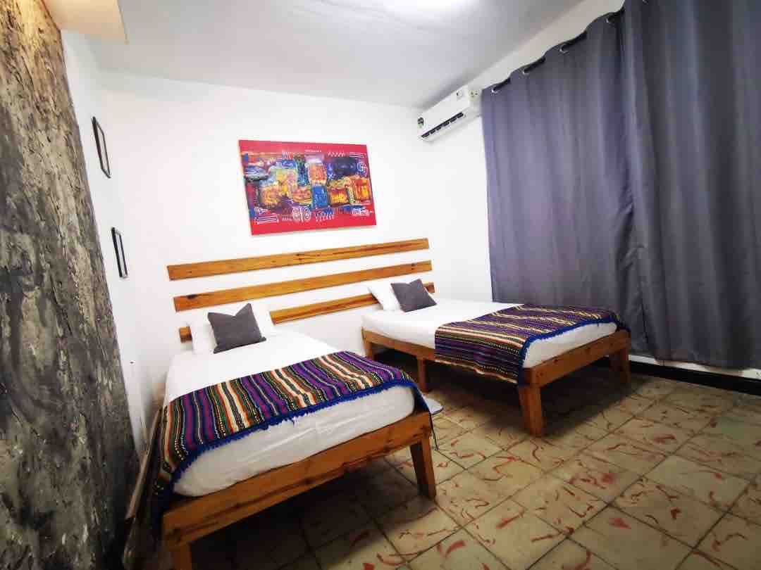 哈瓦那/阿吉拉尔旅舍（ HAVANA ）适合背包客的床位