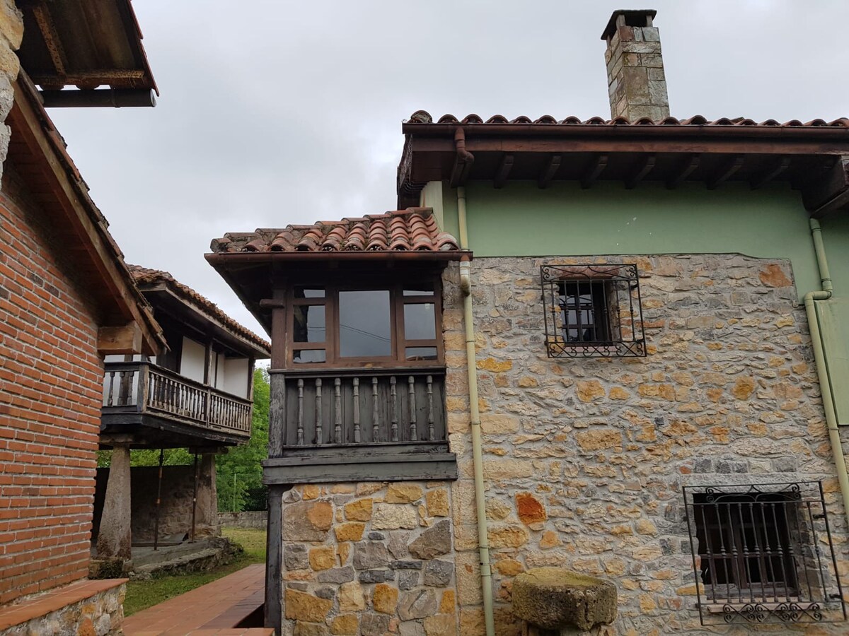 位于Cangas de Onís的典型阿斯图里亚式住宅。