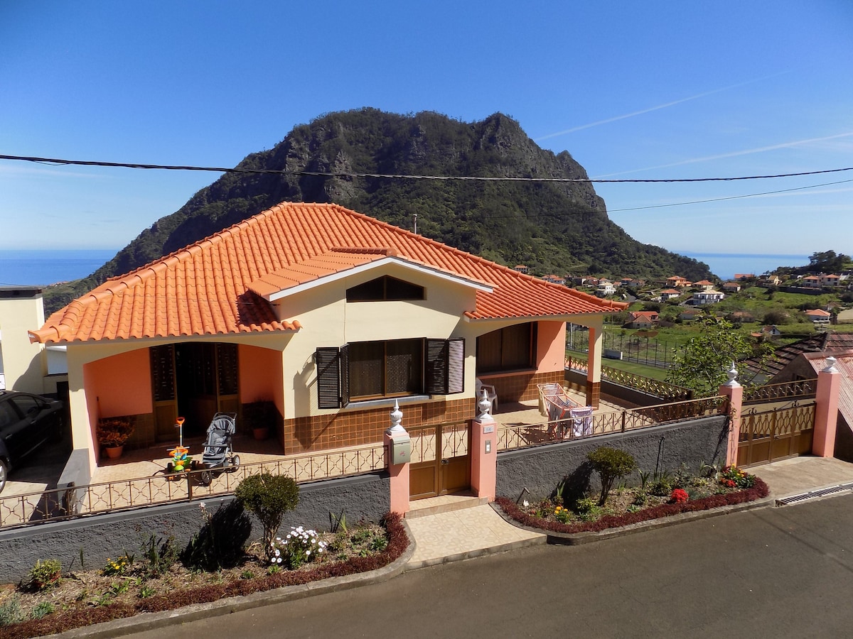 Pereira's House - Mountains & Sea