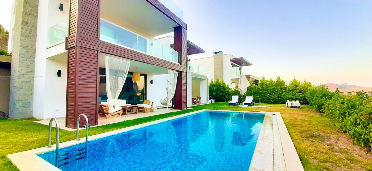 Private Villa with Pool and Garden
