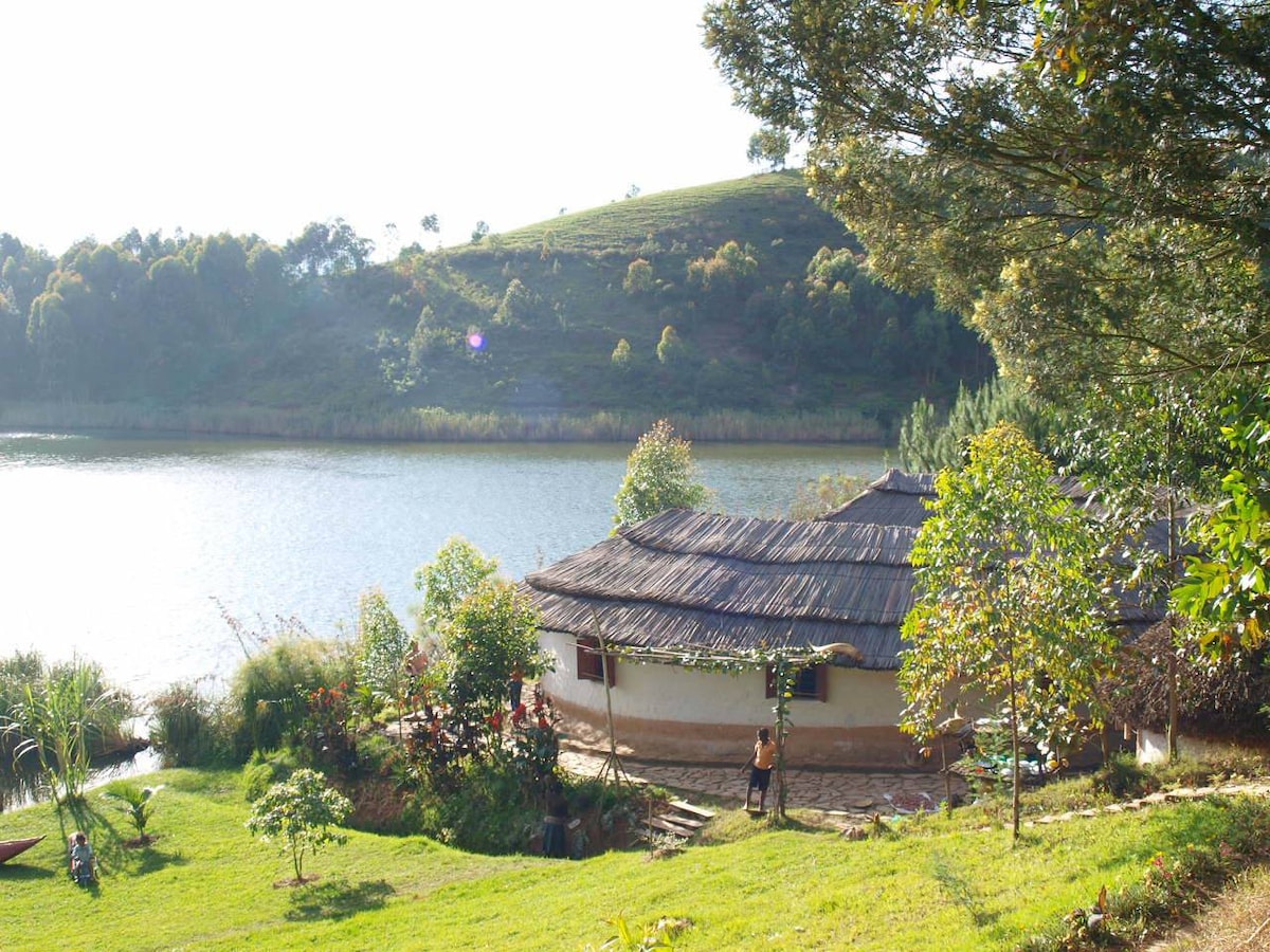 Kirangara ， Bunyonyi湖
