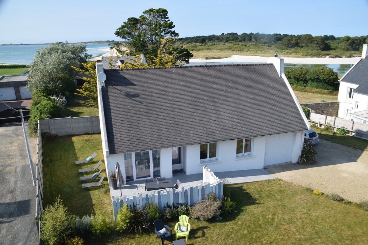 Plage a 100 mètres dans maison avec jardin clos