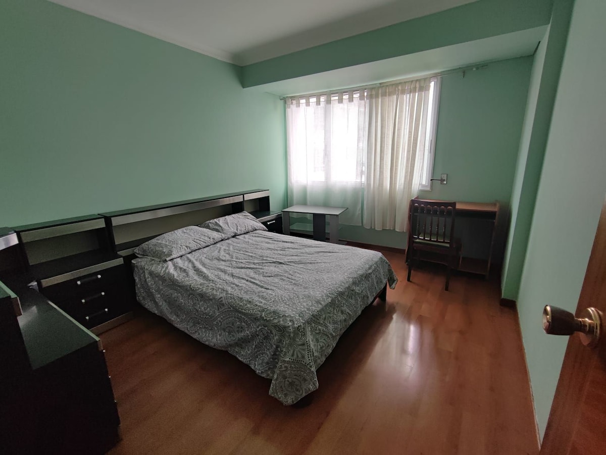 位于费罗尔的宽敞公寓，有4张床、3张双人床和2个卫生间