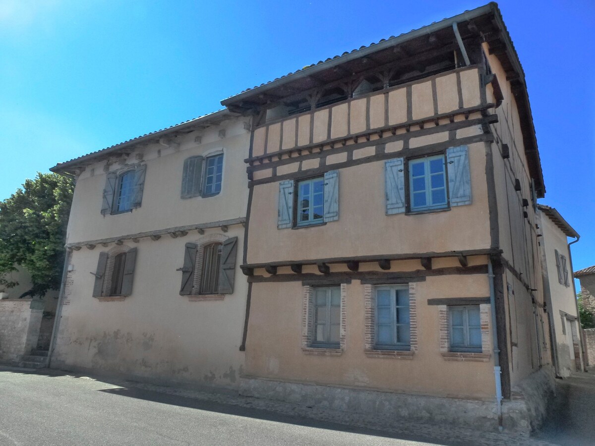 Lovely timbered house in a Quercy village