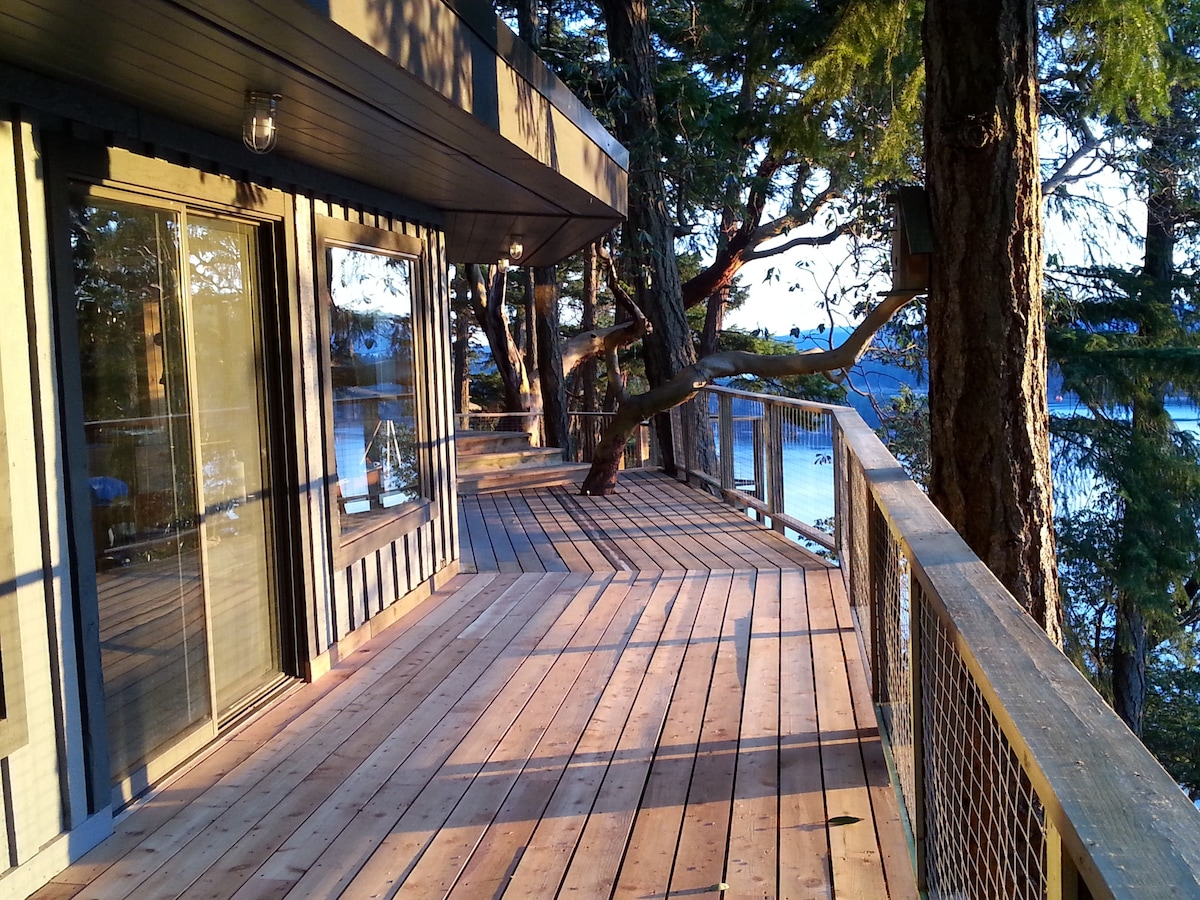 Galiano Harbour View House