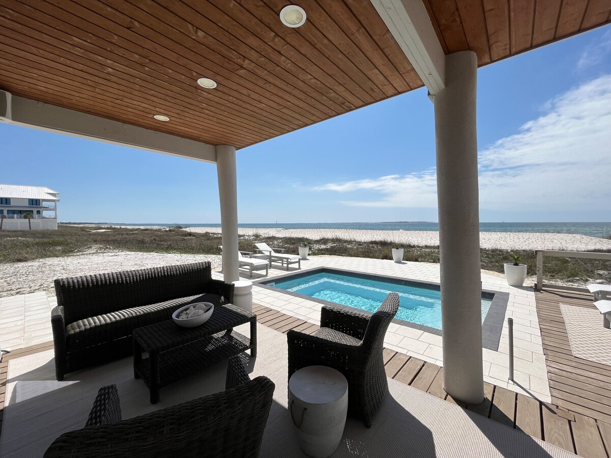 Beachfront Beauty in St. Joe Beach, private pool