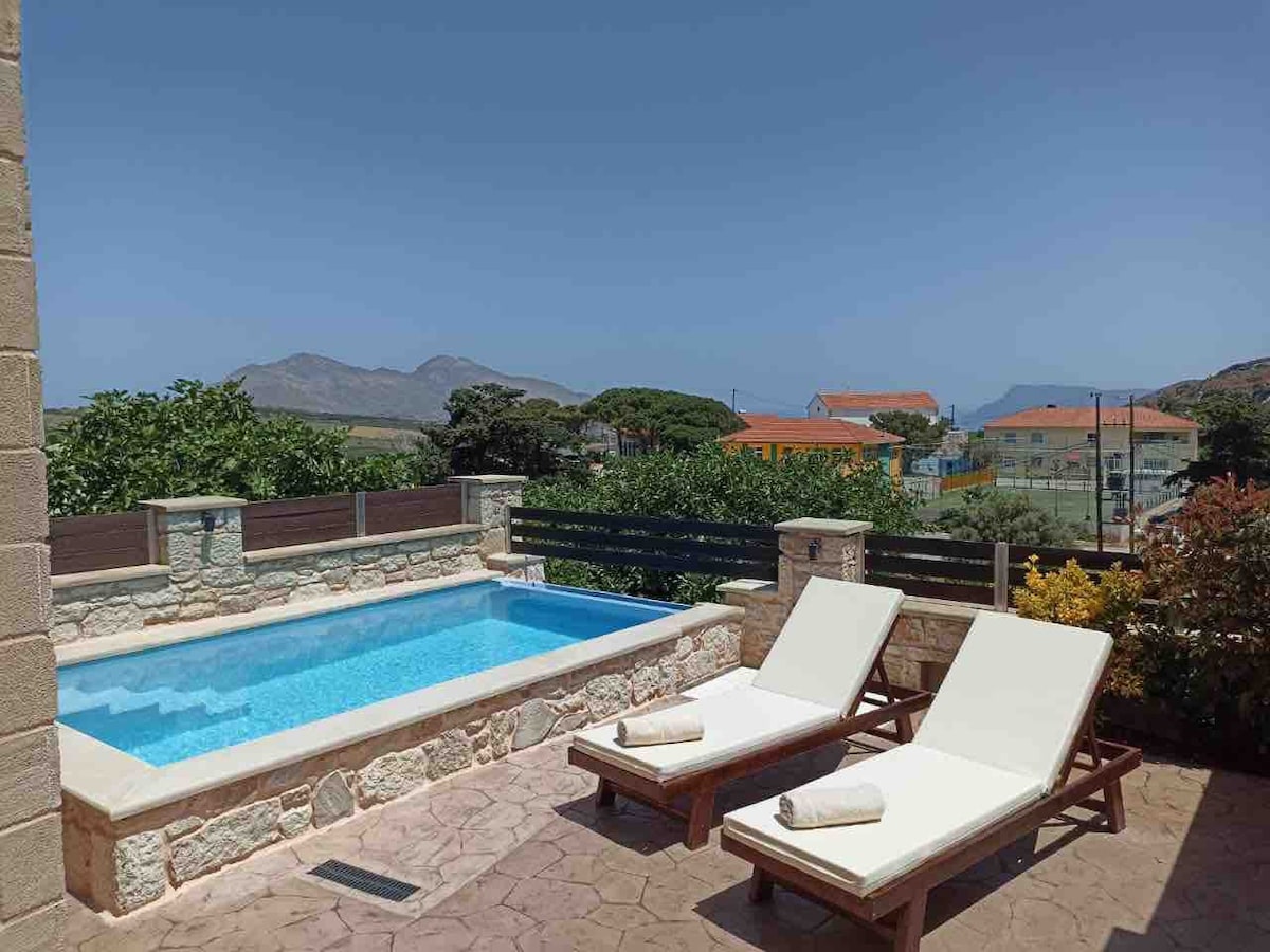 Villa Estia, quiet, pool, ideal for couples, cozy