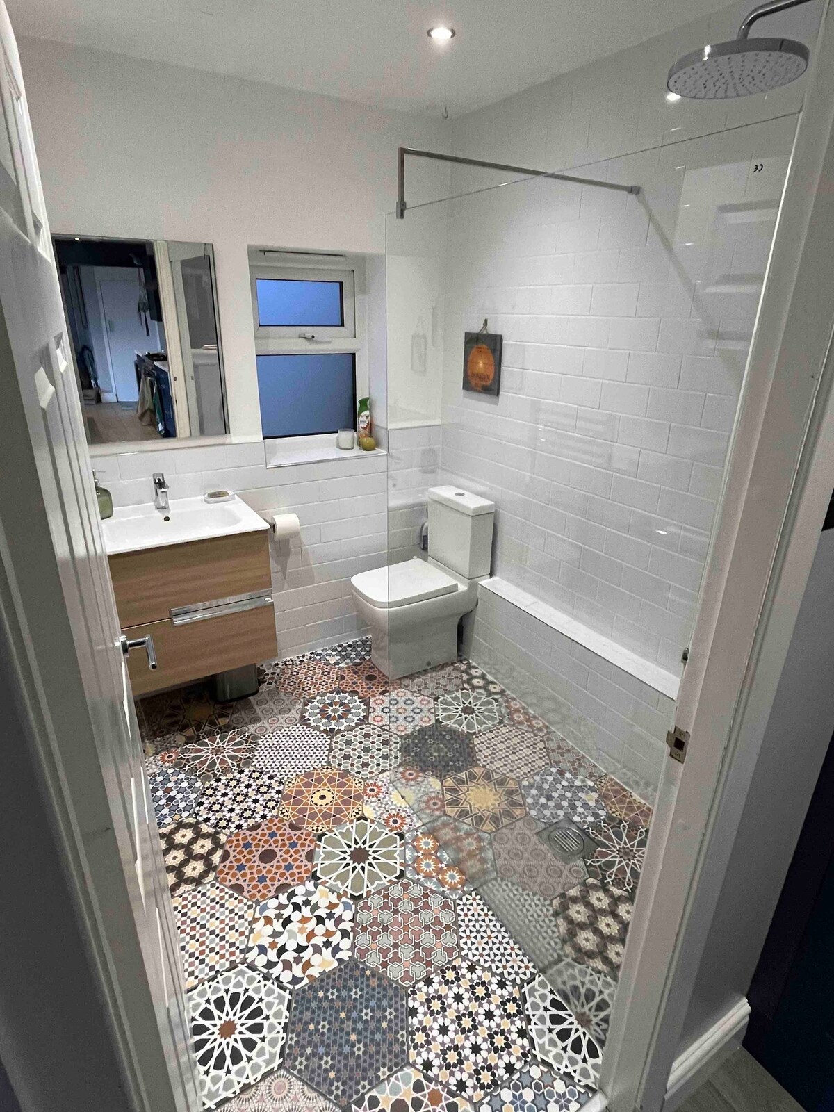 Private room & bathroom in Hawarden
