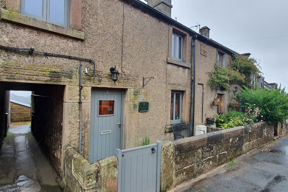 Carpenters Cottage, Elton, in the Peak District