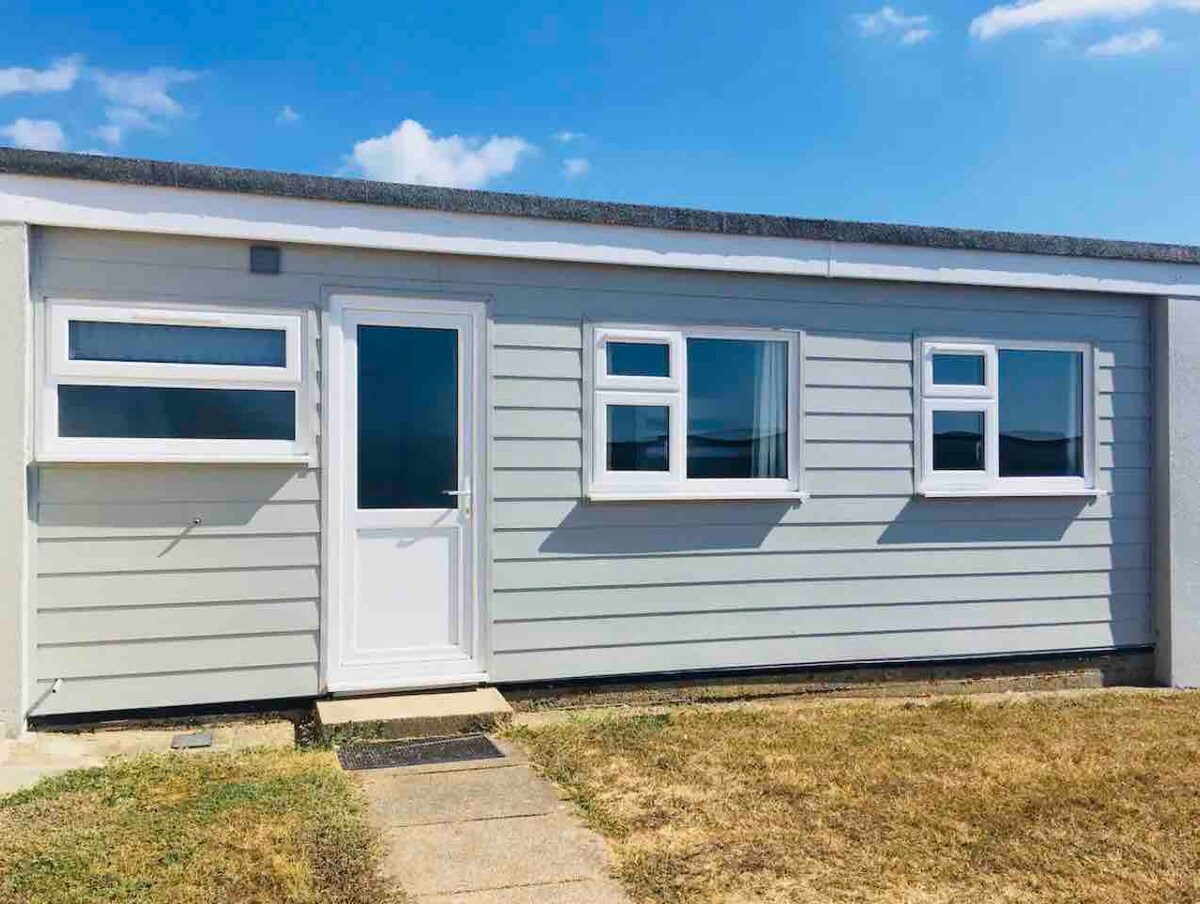 Betty's Chalet with sea views