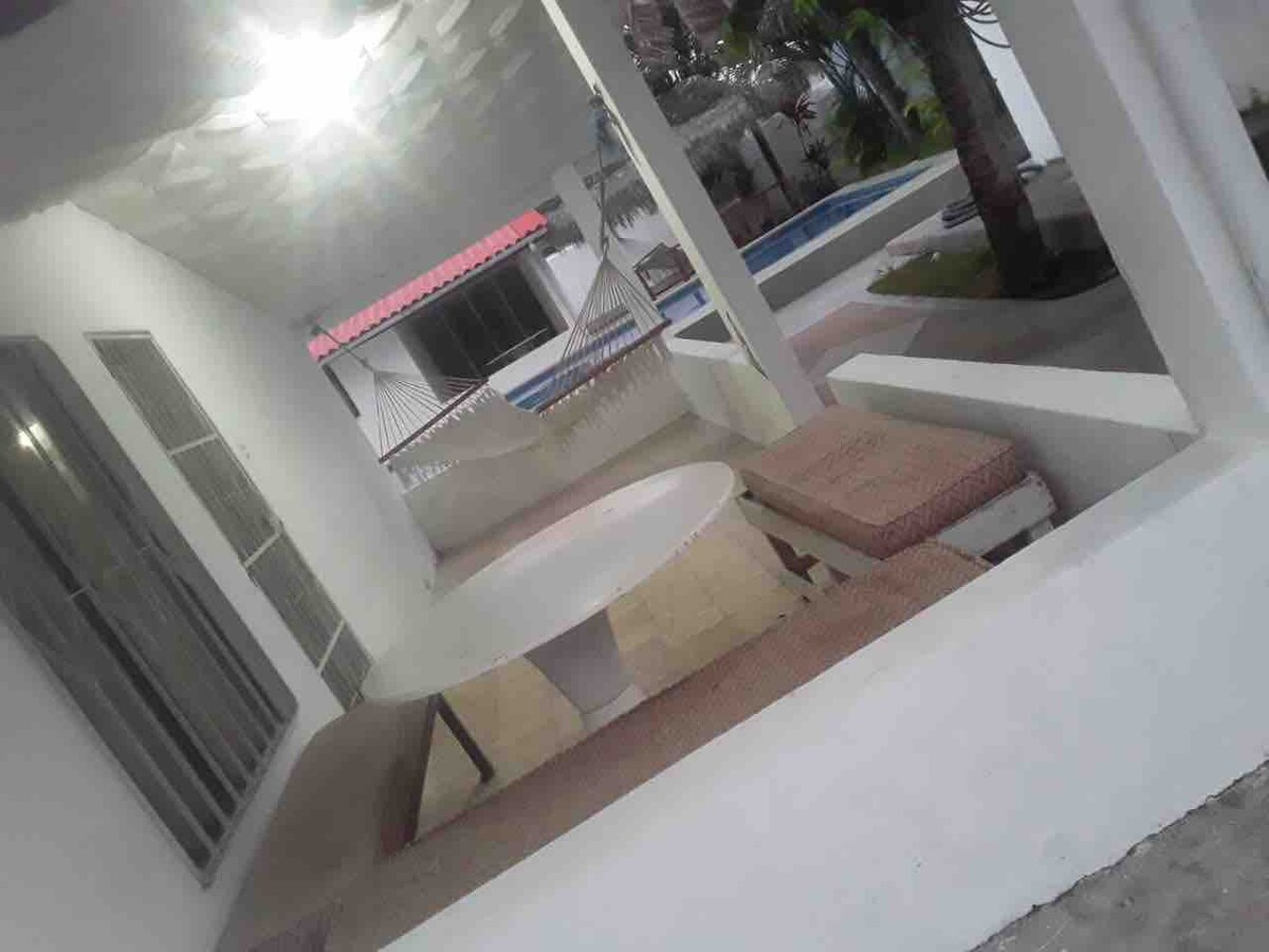 Tonsupa villa vacacional con piscina