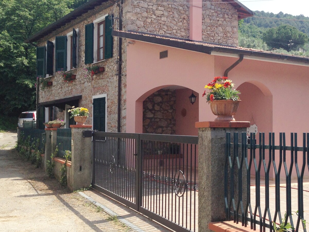 A. HOLIDAY HOUSE LERICI E LE CINQUE TERRE