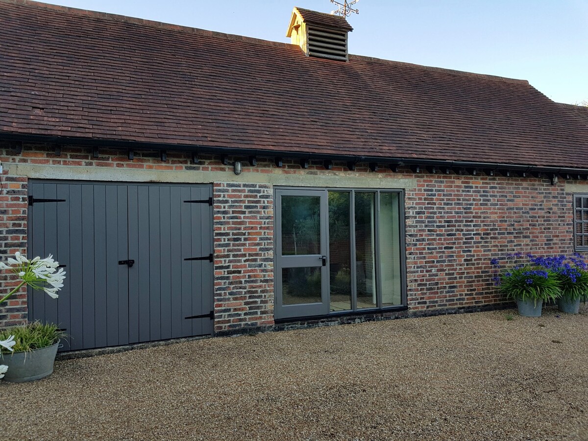 Stylish and peaceful studio in listed barn