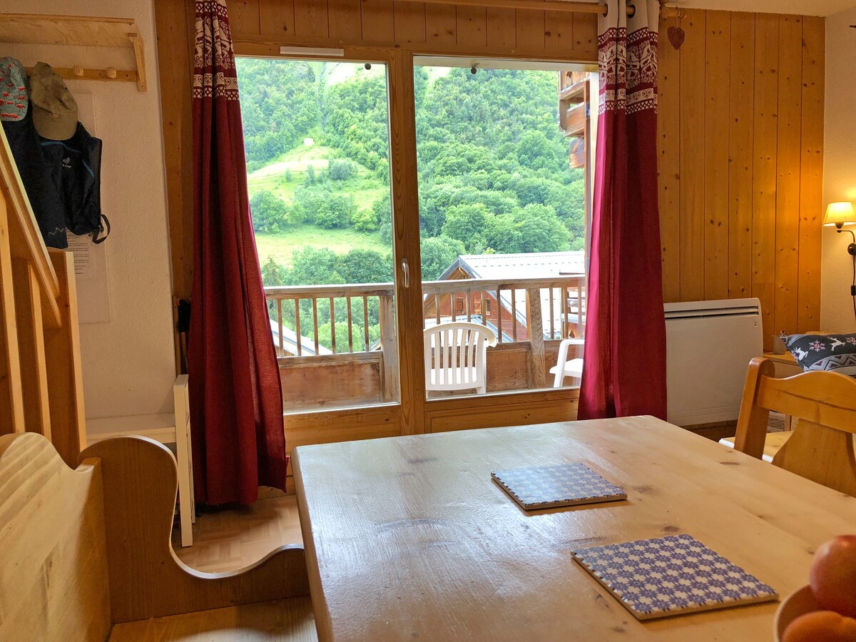 Chalets de St Sorlin-balcon朝南，可容纳4人。