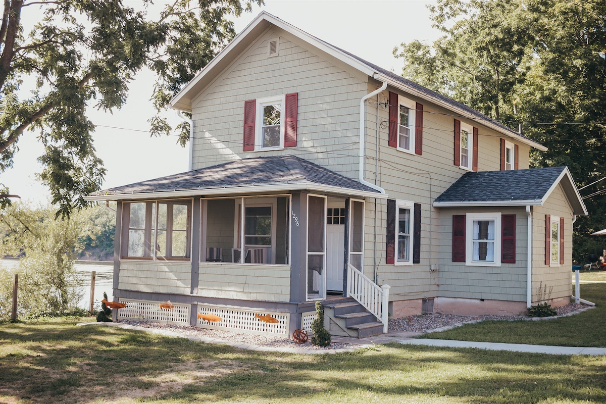 The Lake House on the Oak Orchard