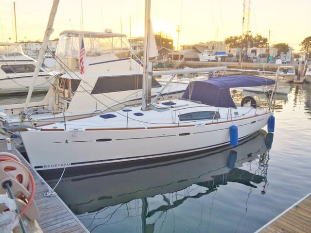 stay on board of a sail boat