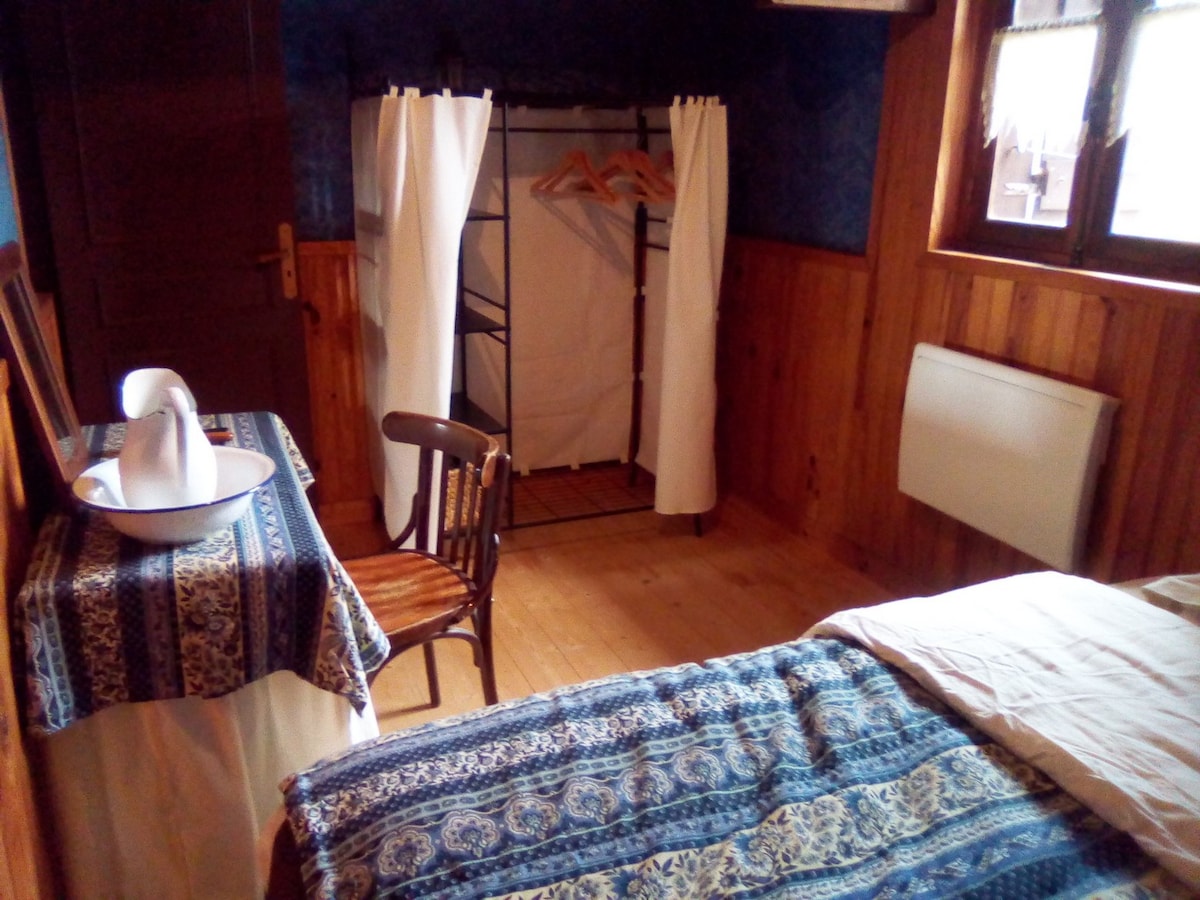 蓝色房间双人床- 18号小屋氛围