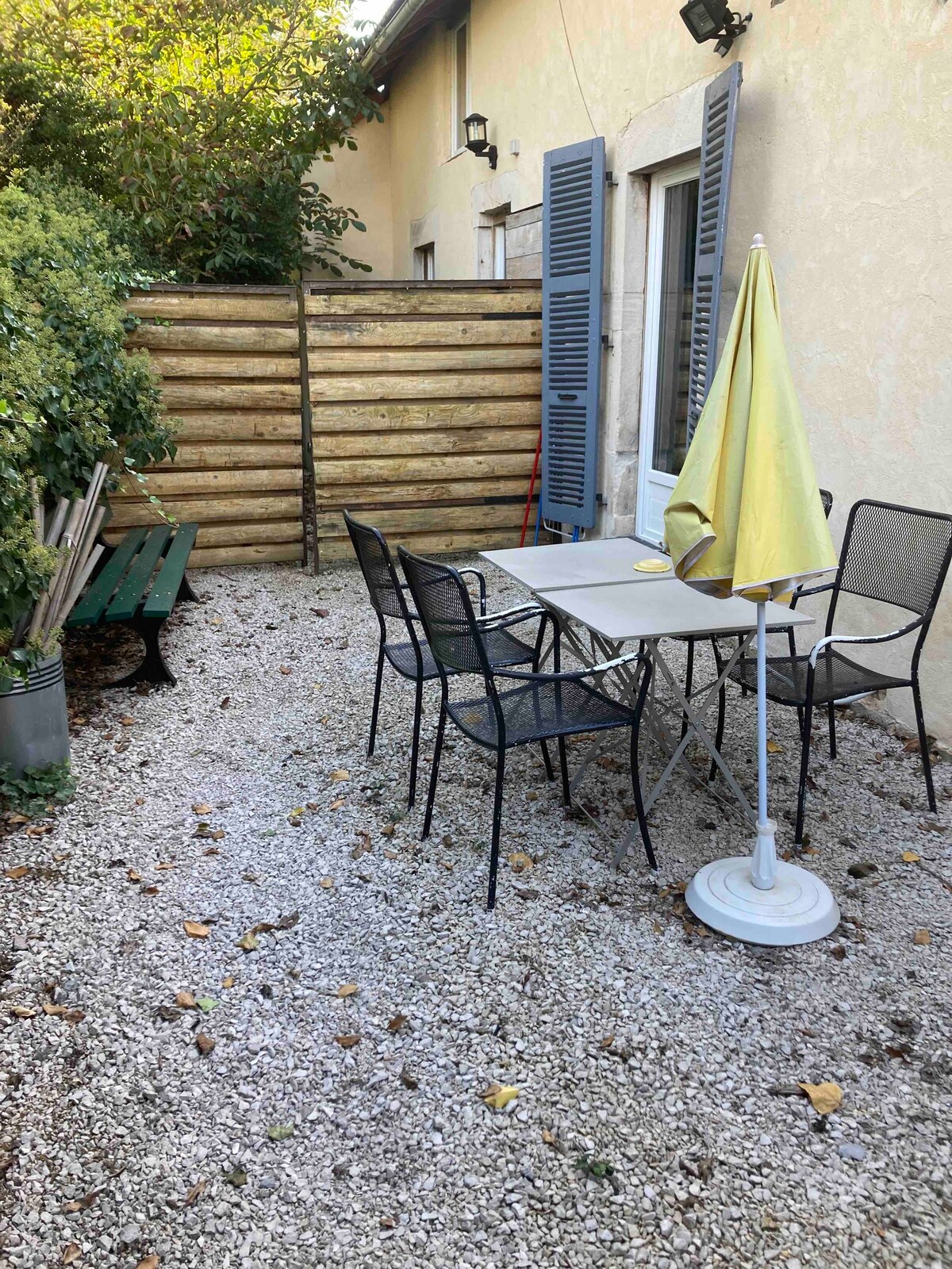 Studio Louhans centre ville 35m2 , terrasse