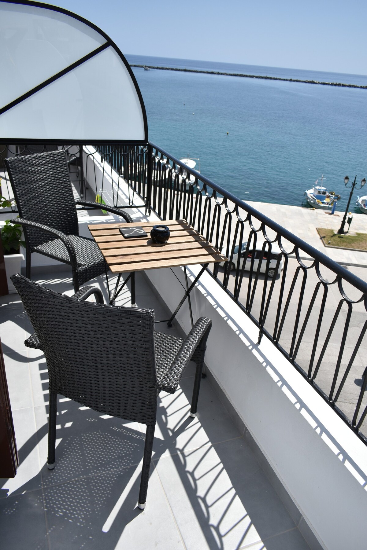 小单间公寓，可欣赏Tinos港口景观
