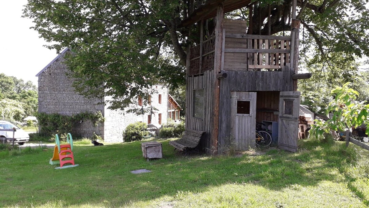 Grande maison creusoise à 1 km d un étang