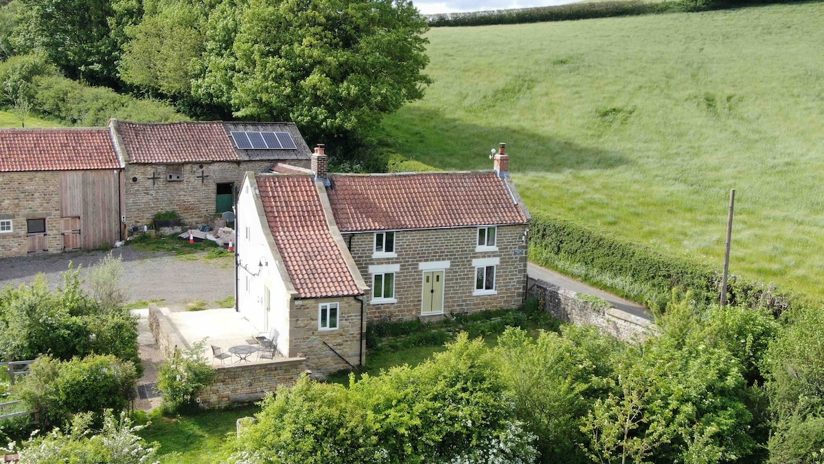 2 Bedroom Cottage in 33 Acres of a Rewilded Farm