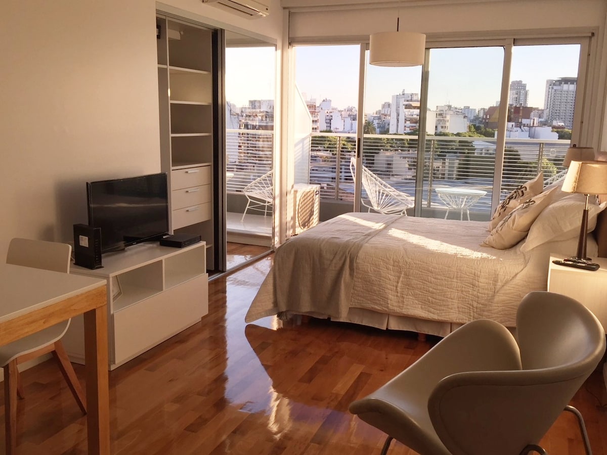 明亮的单间公寓，位于巴勒莫市中心。