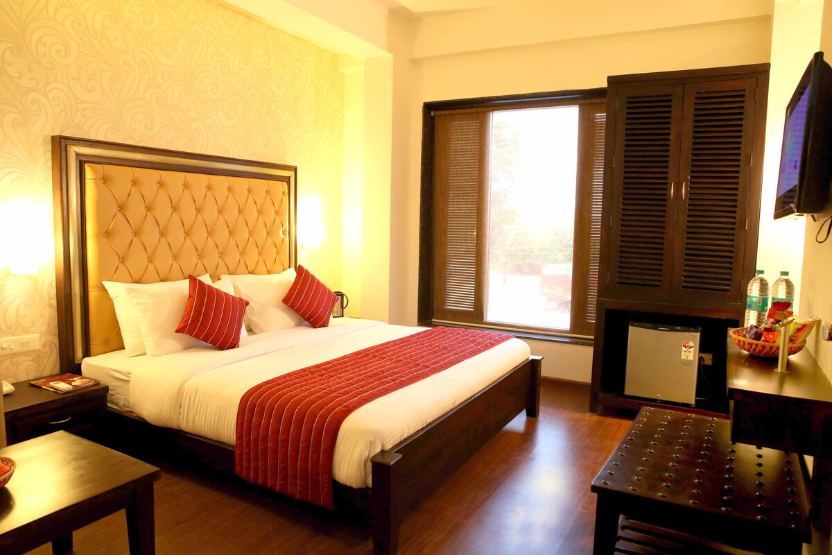 Taj Villa-Agra Fully Furnished,1 Km from Taj Mahal