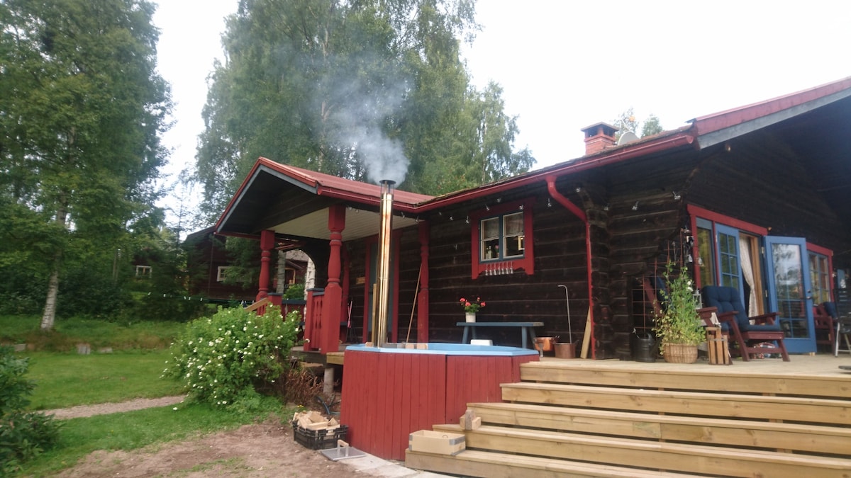 配备热水浴缸、Siljansnäs的大型小木屋