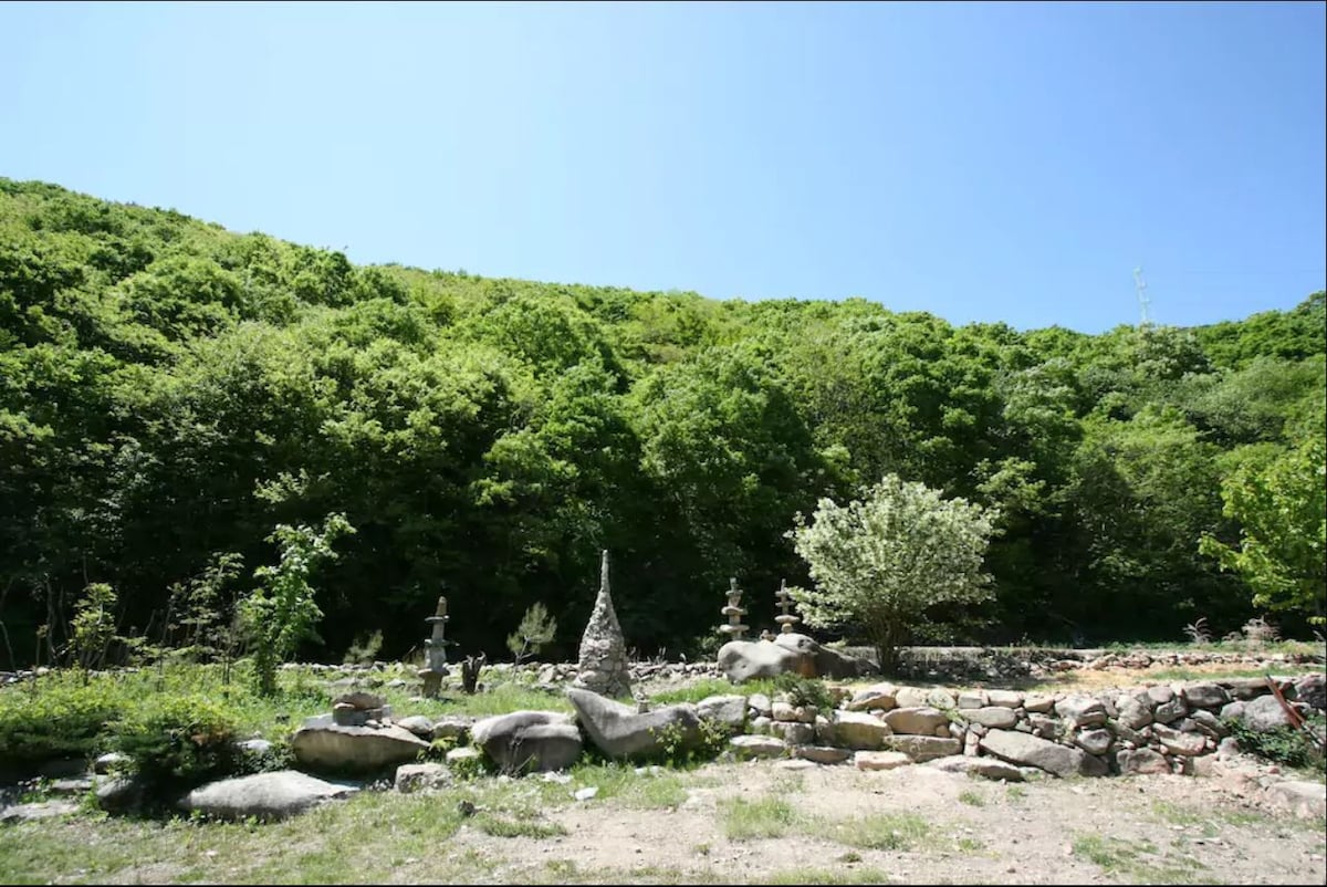 海滨小屋膳宿公寓和露营（使用整套房子，空间宽敞，约1000平方米）宽敞的客厅