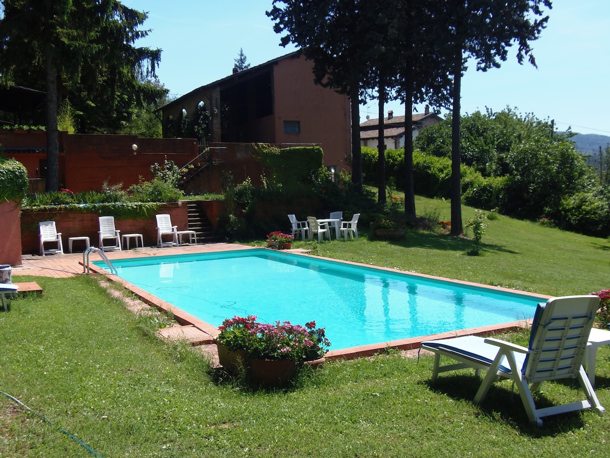 Villa in collina con piscina