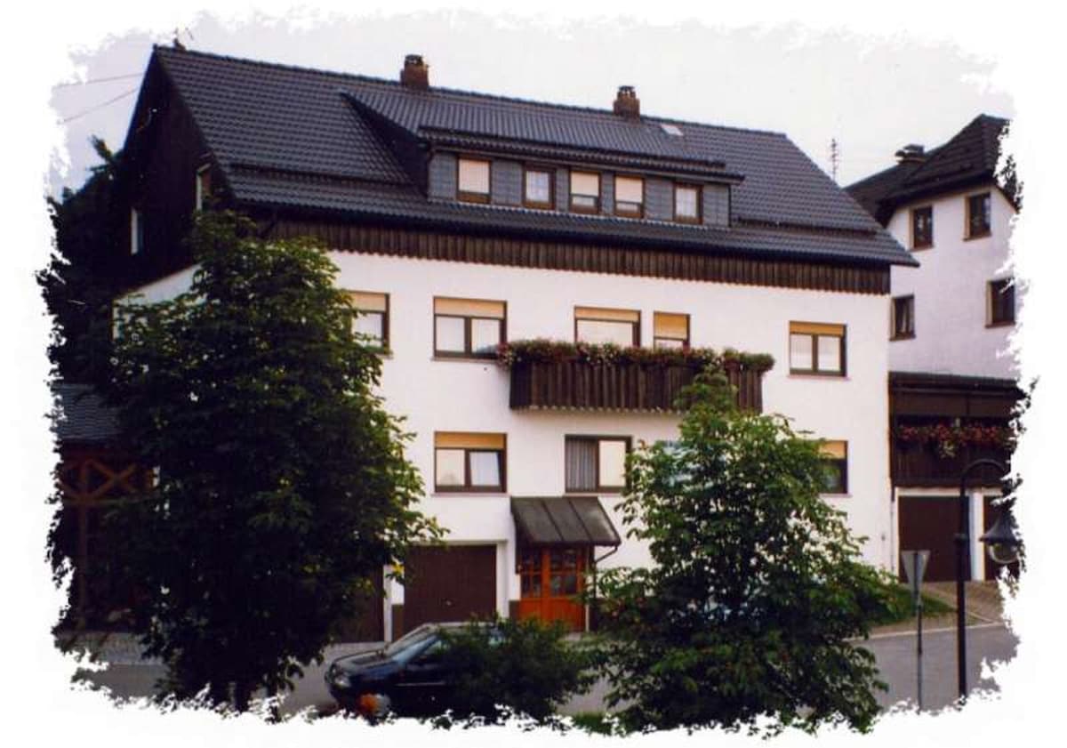 Ferienwohnung Deuerling (Steinwiesen), Ferienwohnung 1 (40qm) MIT WLAN und Gartenlaube