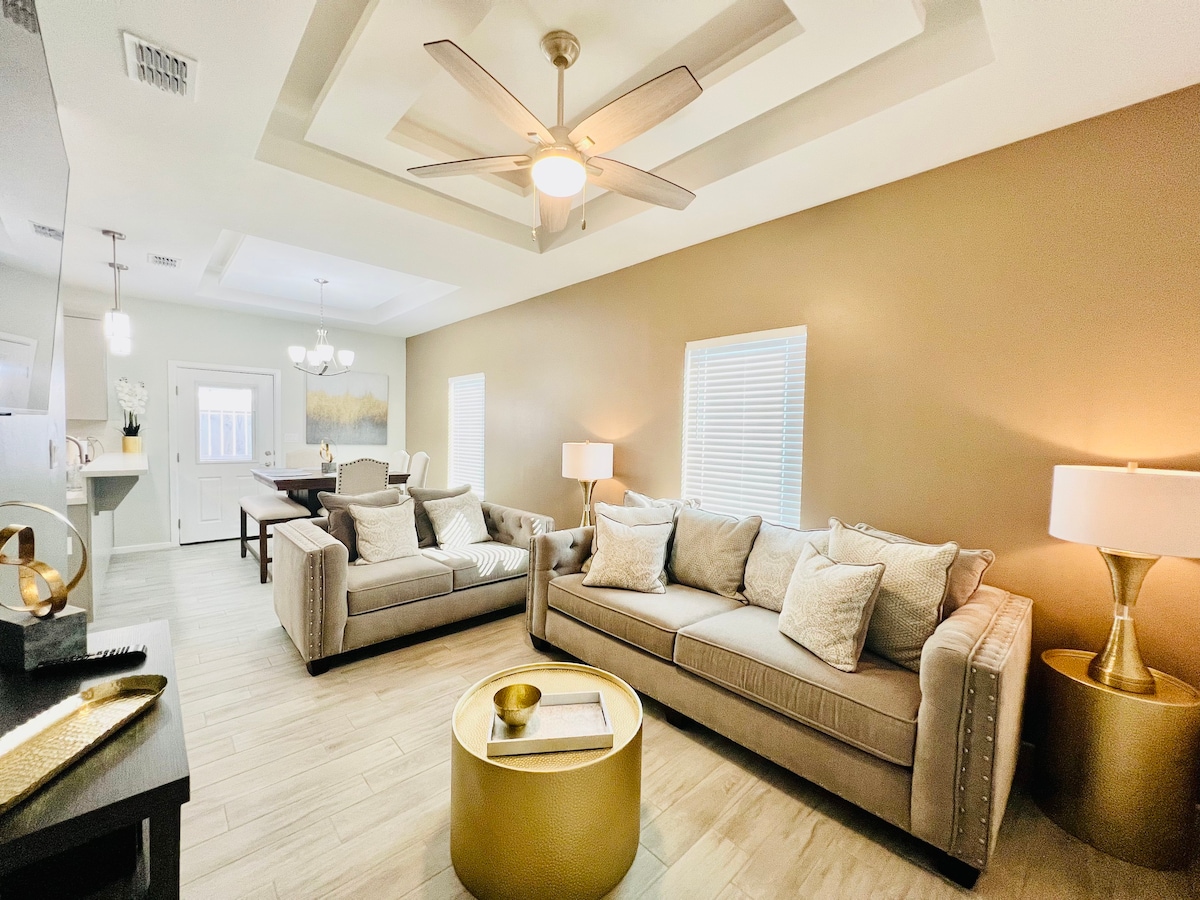 🌟Luxury Modern 2 BR Condo🌟 In the ❤️ of Sharyland🌟