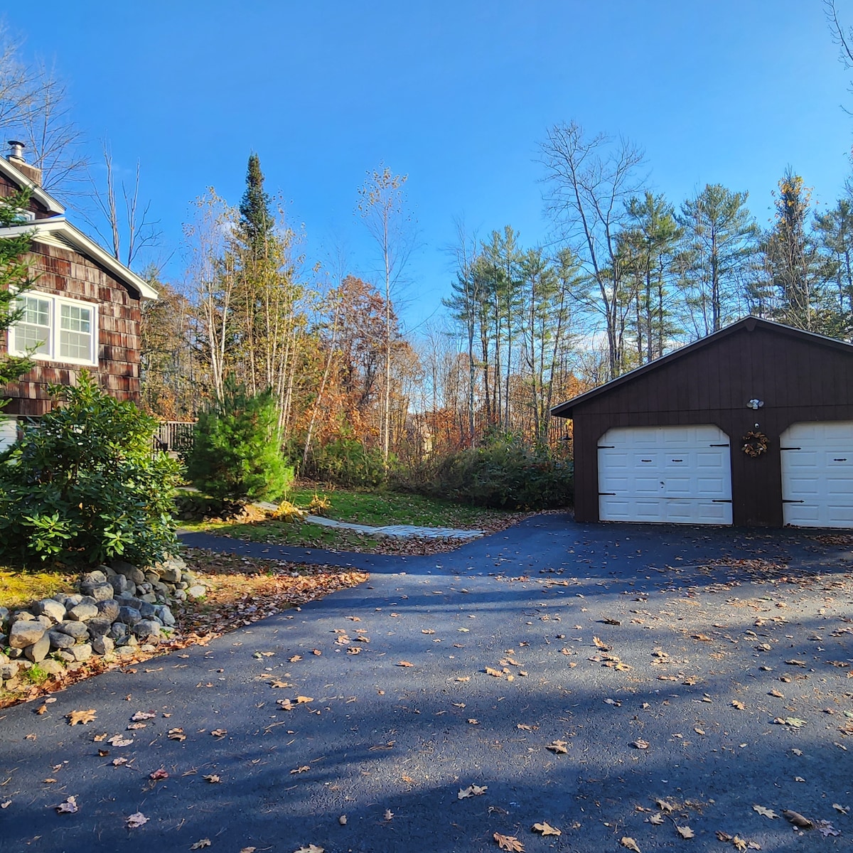 Irish Chalet Home near Long Lake