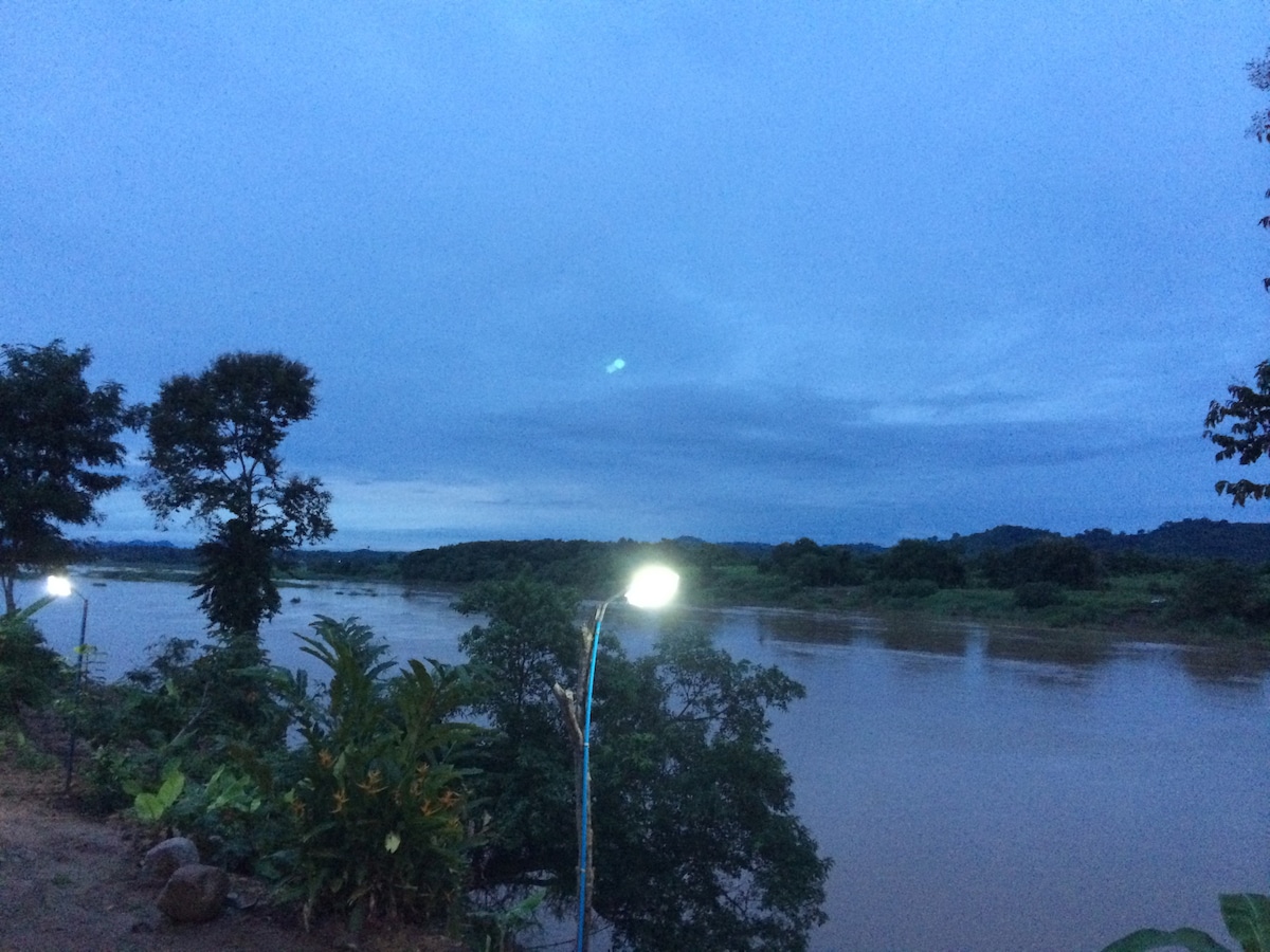 Khong Kem -在湄公河里放松