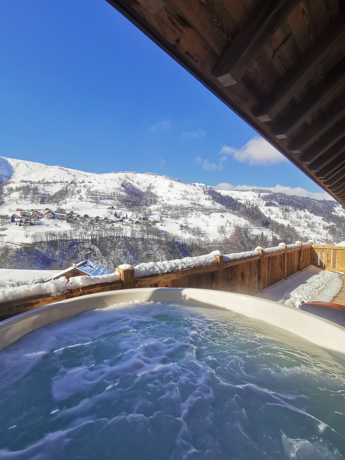 迷人的山间度假木屋，带北欧浴缸