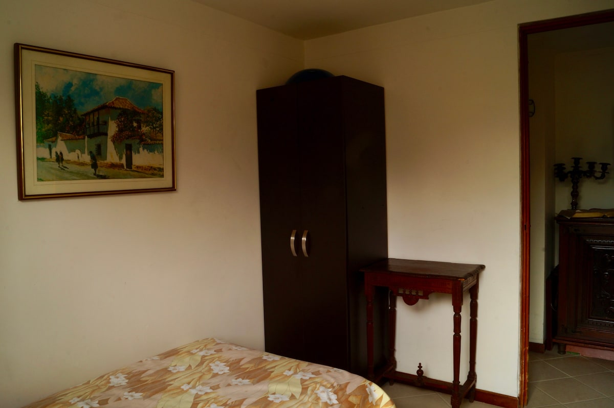 位于Sabaneta的舒适房间1。