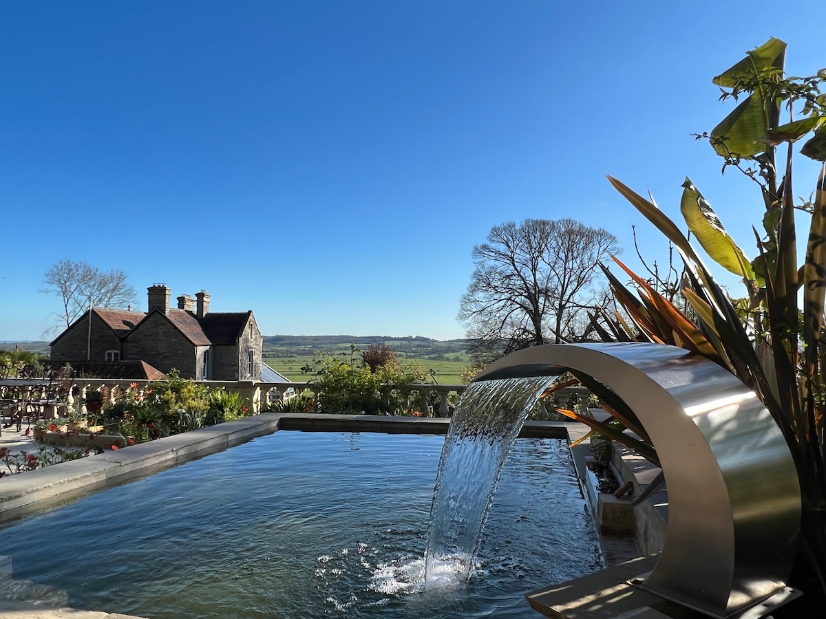 Chalet with beautiful views on slopes of Tor