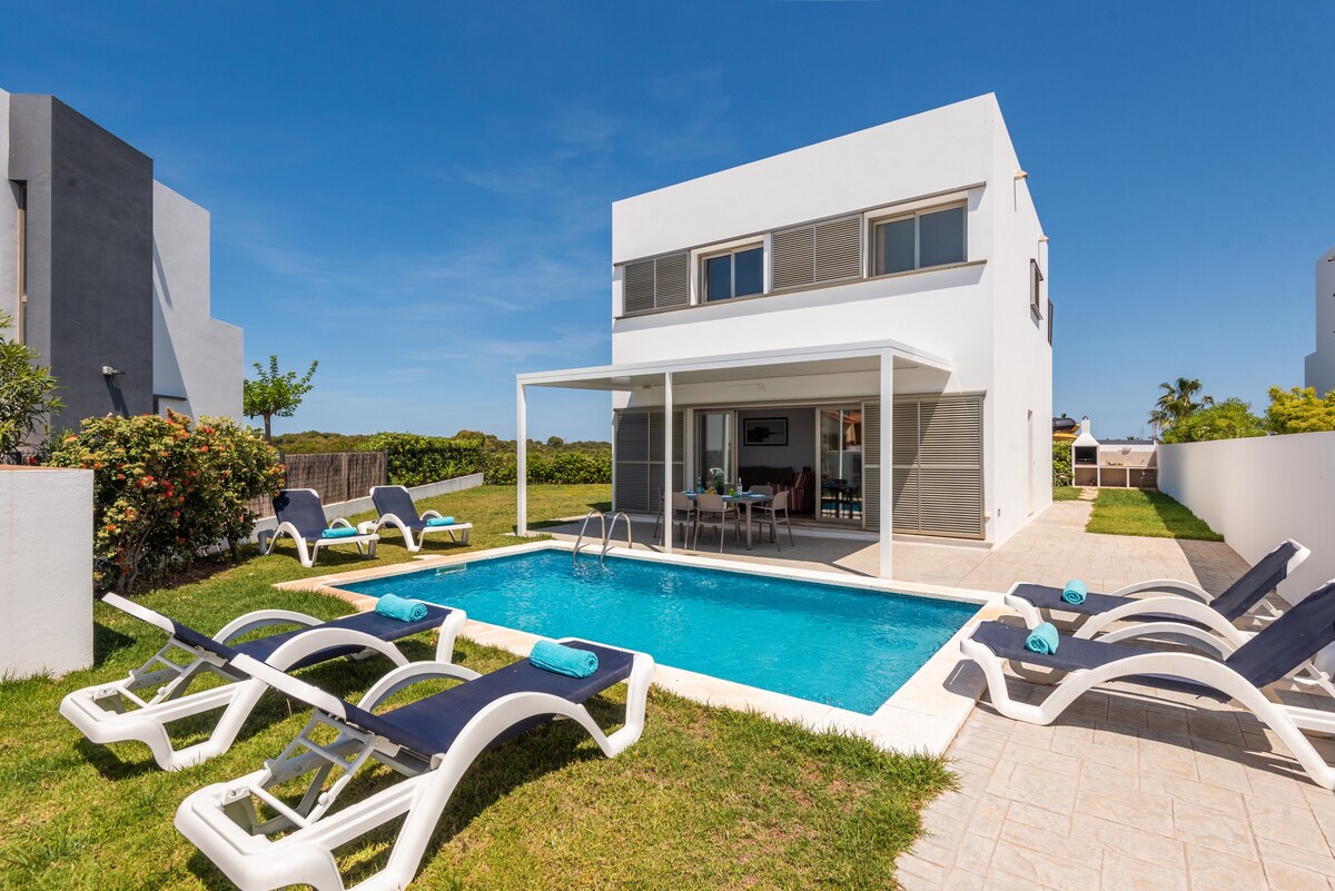 VILLA 26 WITH GARDEN AND PRIVATE POOL