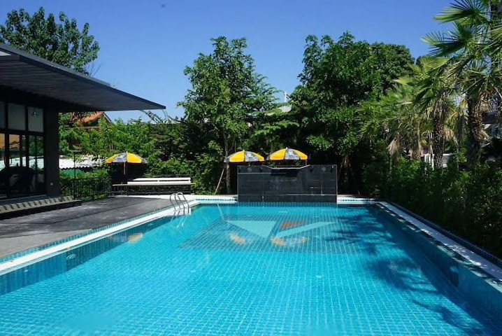 chiangmai清迈宁曼玛雅maya商圈公寓免费泳池健身房