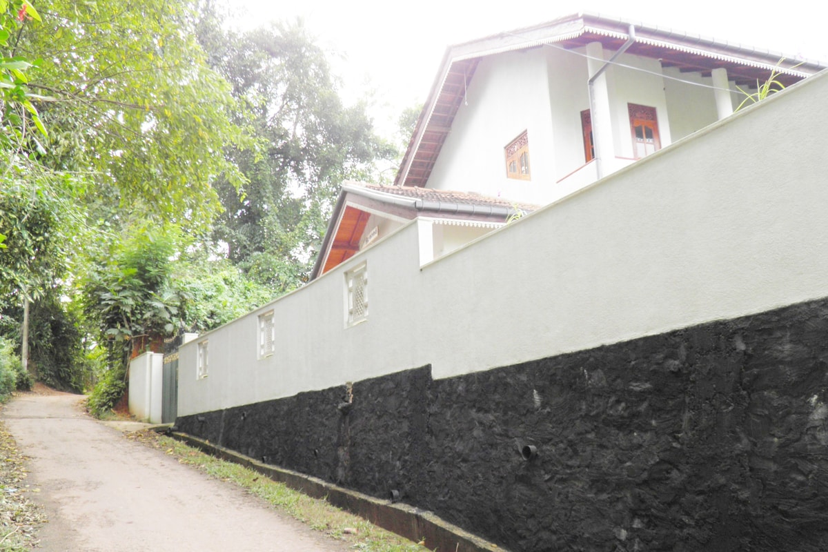Piyumi Villa Full Furnished Apartment