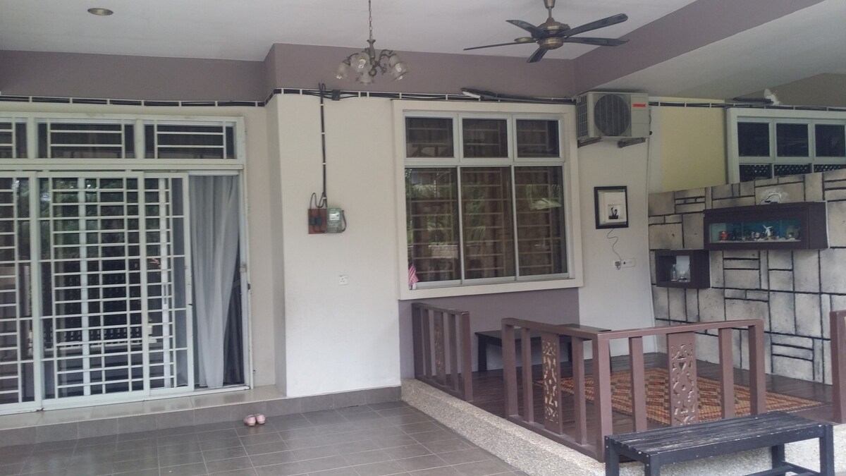 BARRACUDA HOMESTAY PARIT RAJA