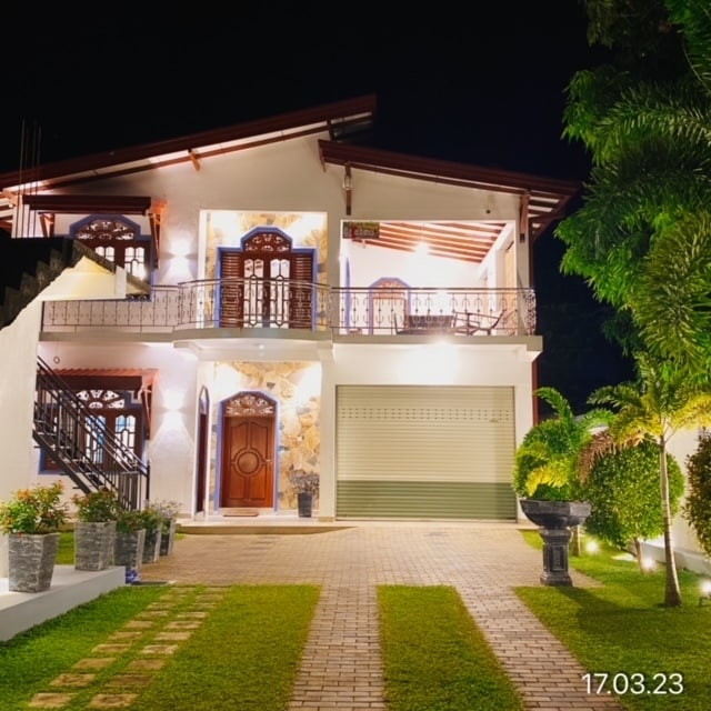 White Queen Residence - Upstairs