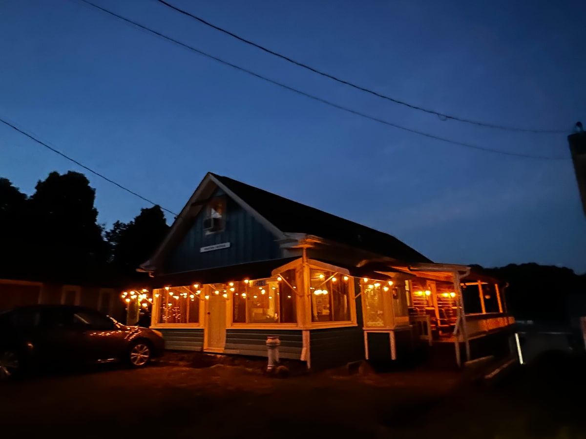 聊天小屋（ Chatter Cottage ） - 20世纪30年代的舒适度假胜地。