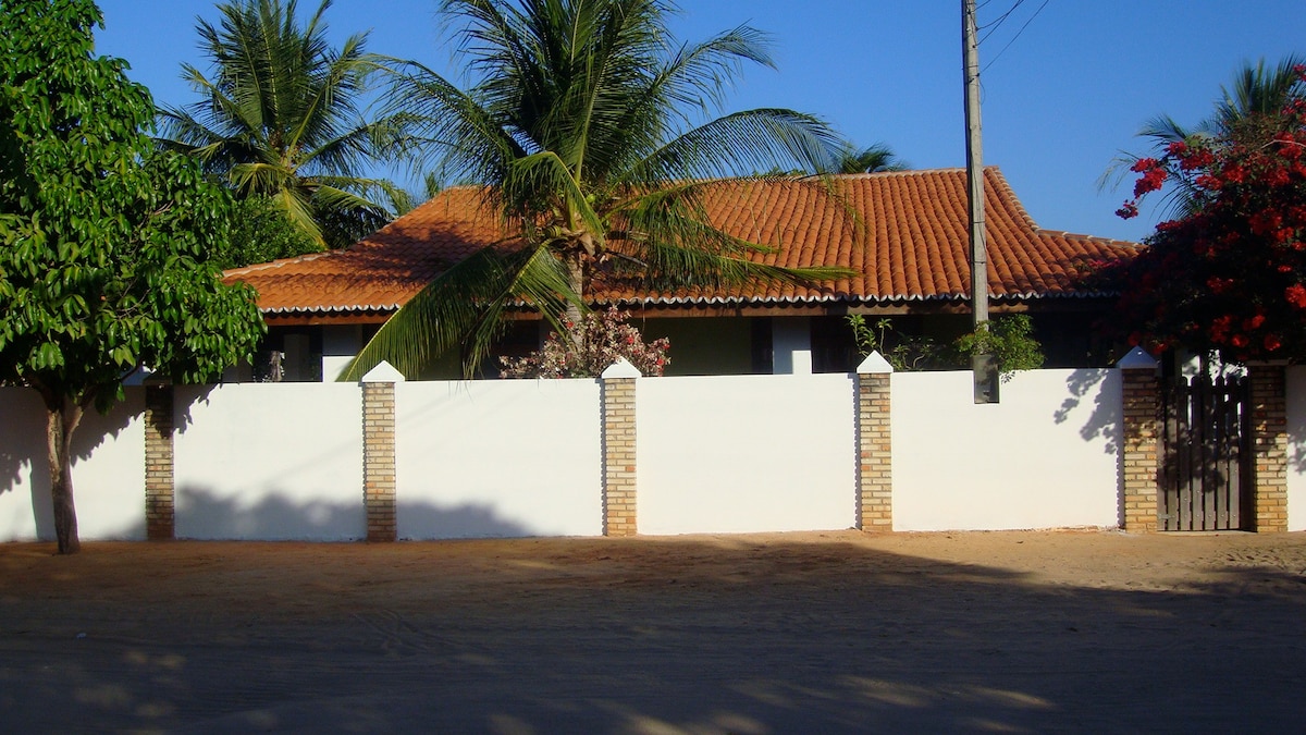 巴西：带美丽花园、泳池、海边的别墅