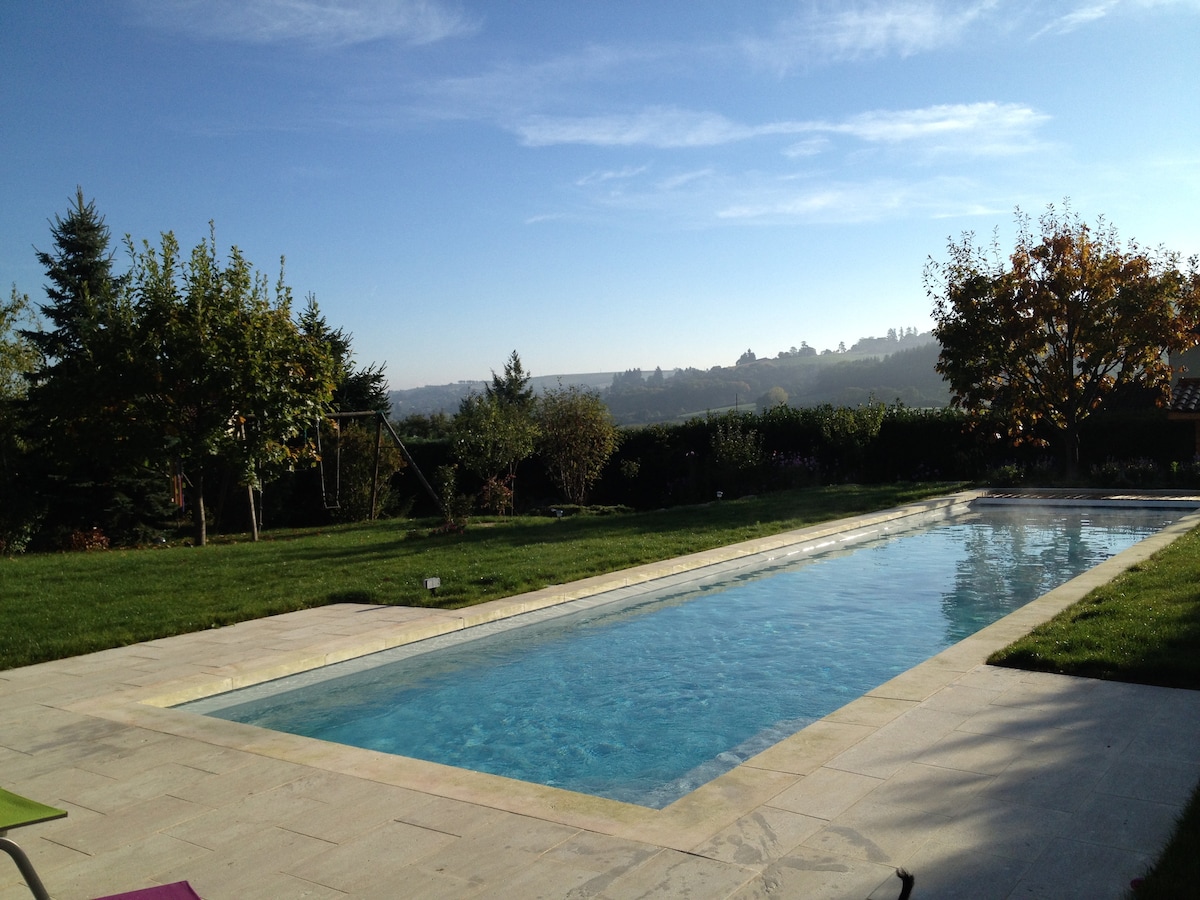 Maison avec jardin & grande piscine