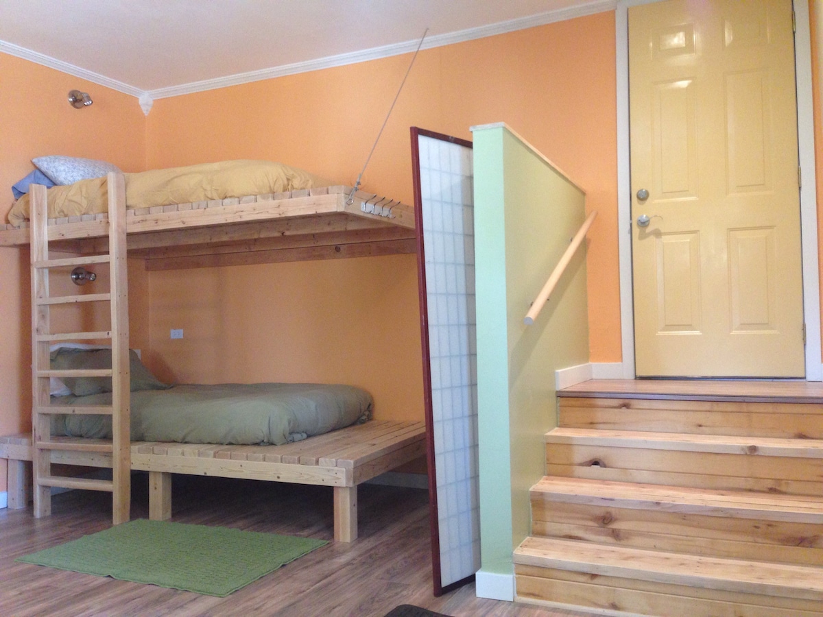 Mancos Inn and Hostel Dorm Room - Bed 3