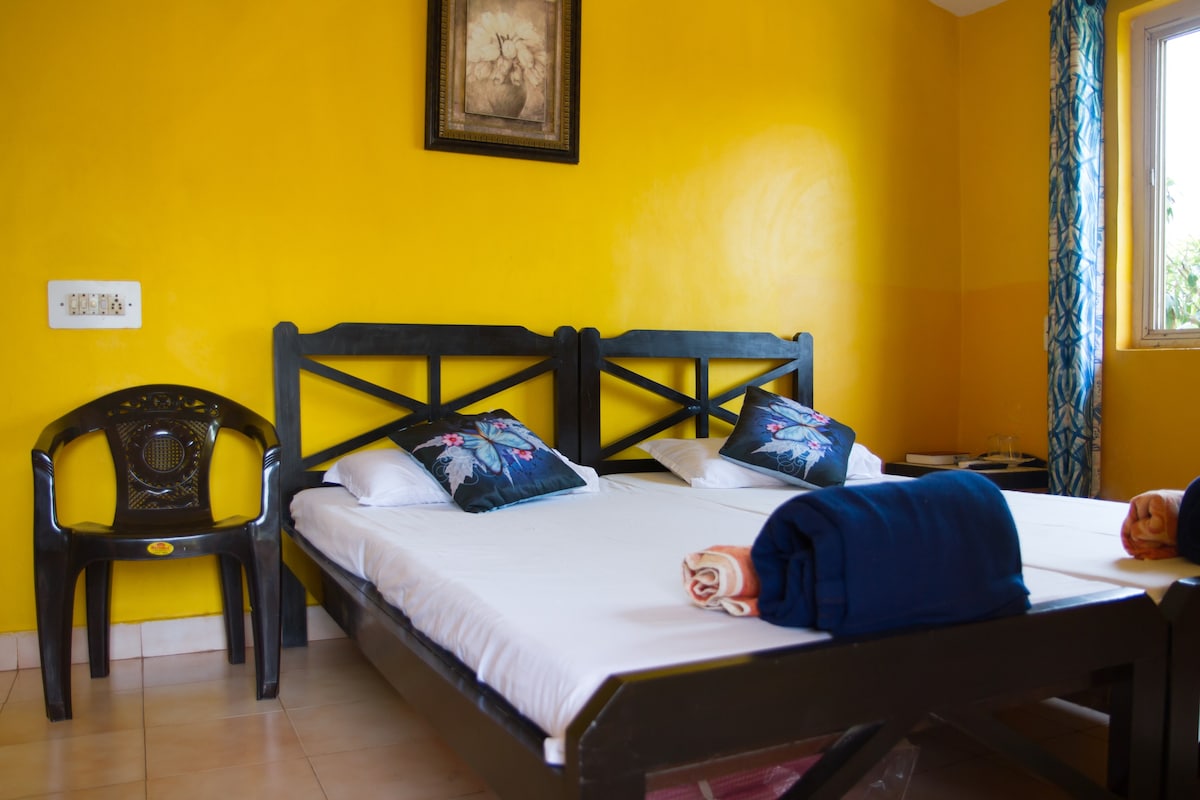 舒适的1间卧室，距离博格马洛海滩（ Bogmalo Beach ）仅几步之遥，