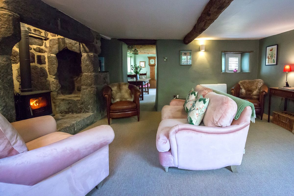 400 year old Dartmoor cottage